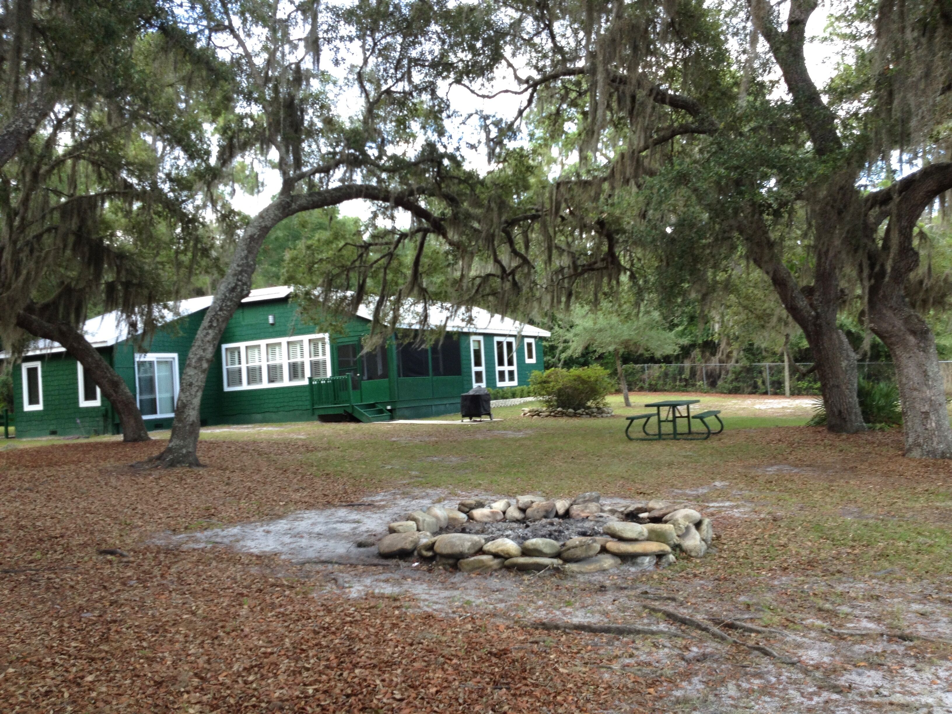 Lakefront Country Haven near Ocala & Forest -With Canoe, Lifejackets and Grill! in Ocala, United States
