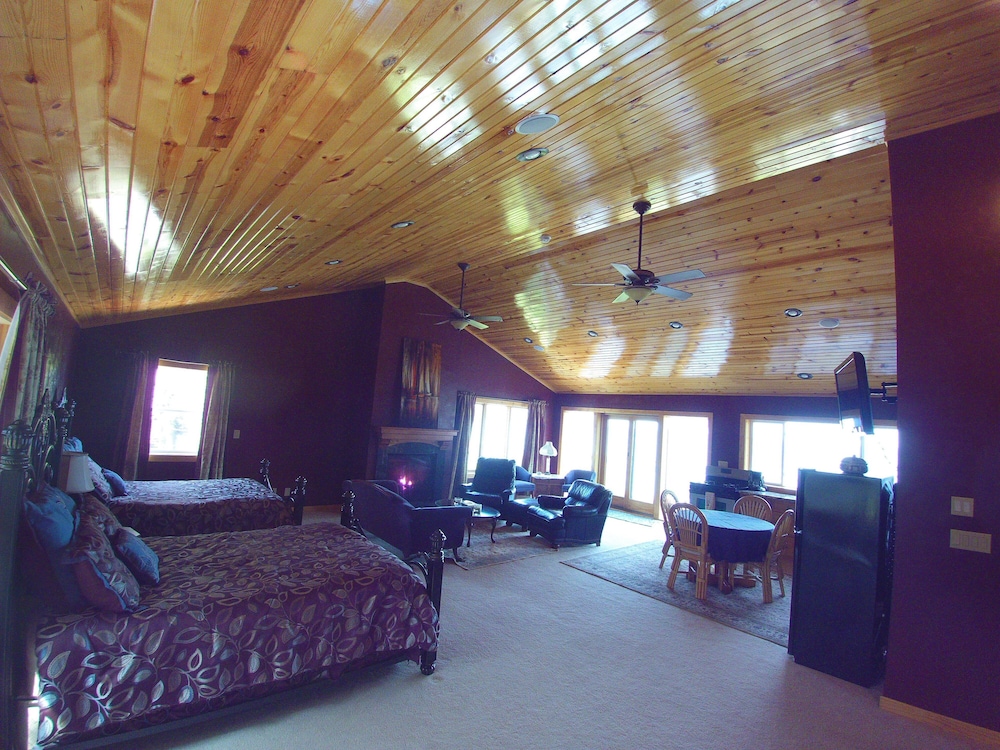 Romantic Waterfront Suite With Amazing Water Views, Hedgehog unit