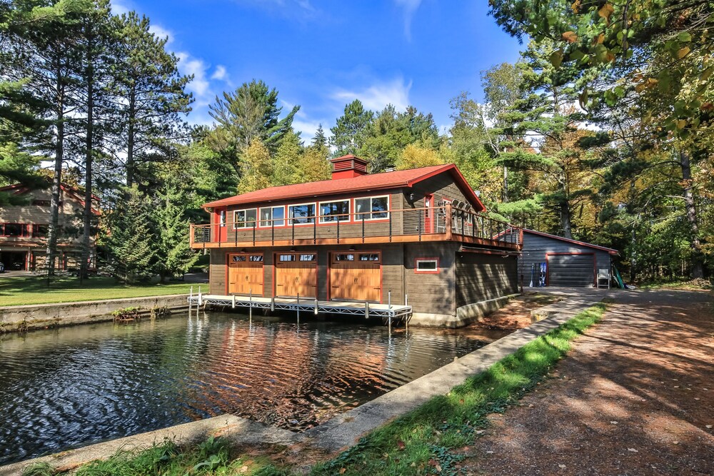 Beautiful Location on Little Star Lake and the 10 Lake Manitowish Chain in Manitowish Waters
