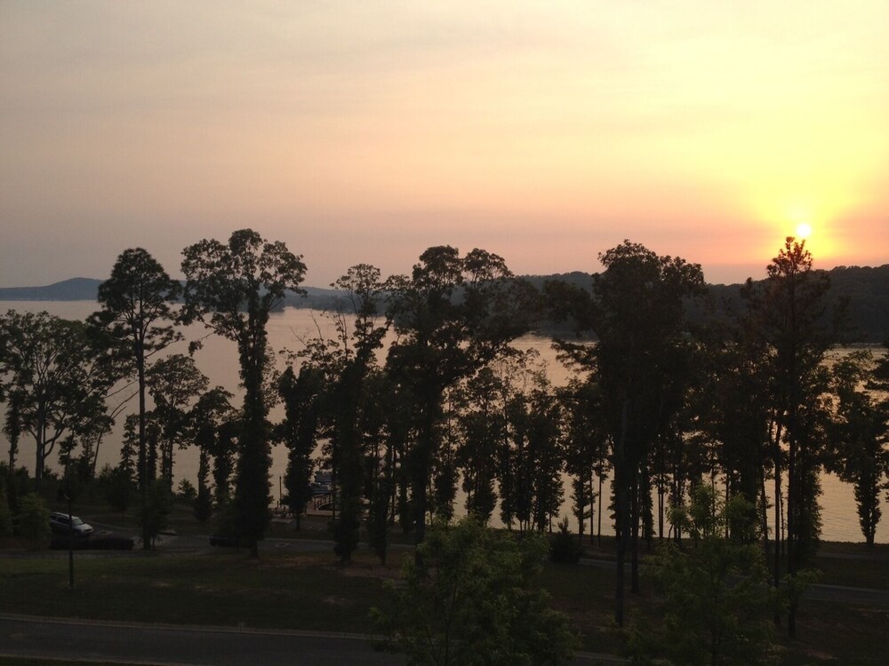3BR / 2BA Condo with Incredible Lake View Talladega County Vrbo