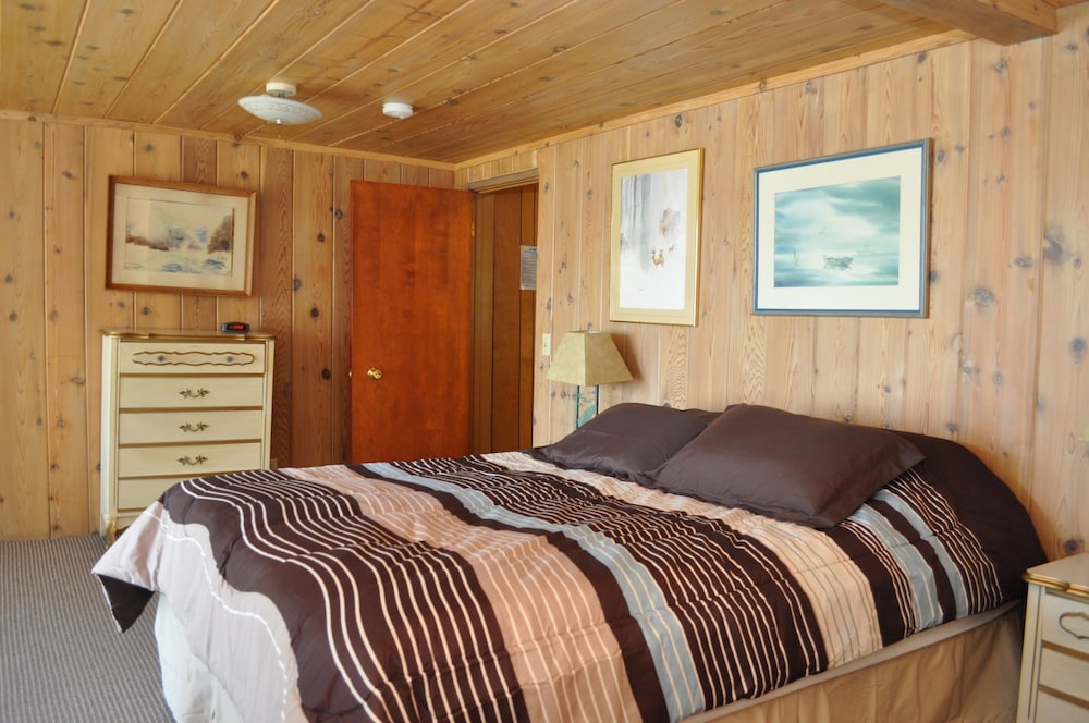 Peaceful Lakeside Villa On Big Glen Lake. Views! Glen Arbor