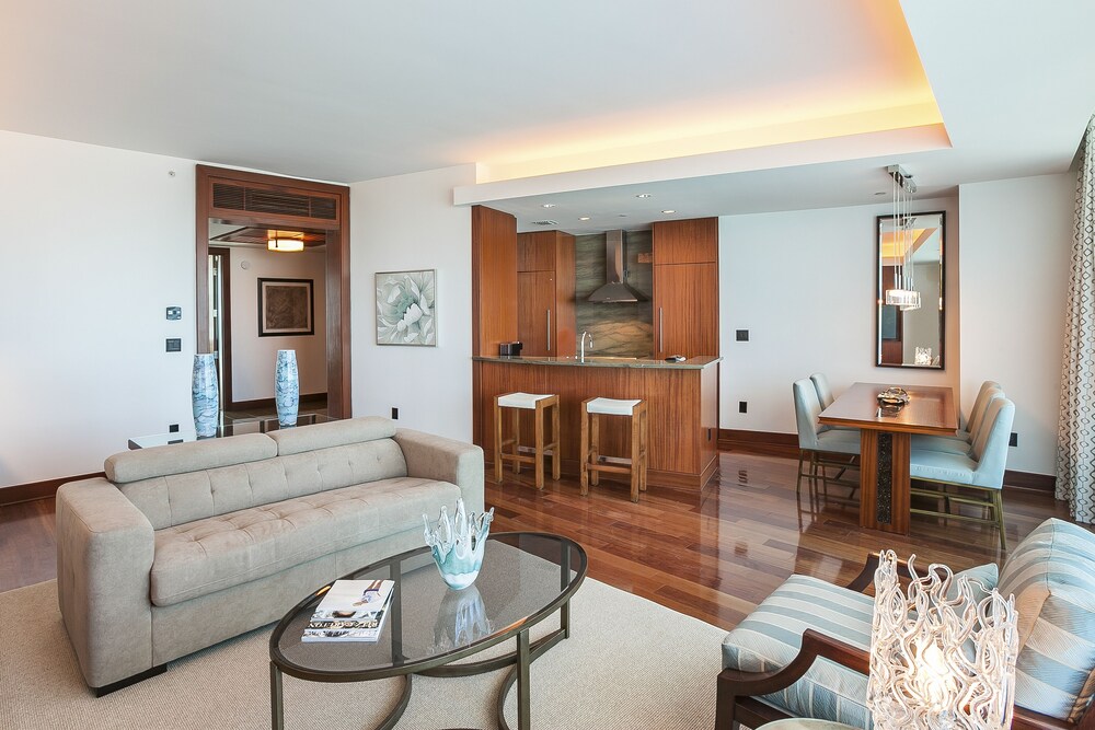  TOTALLY UPGRADED 5 ***** Privately Managed Suite at the Ritz Carlton 