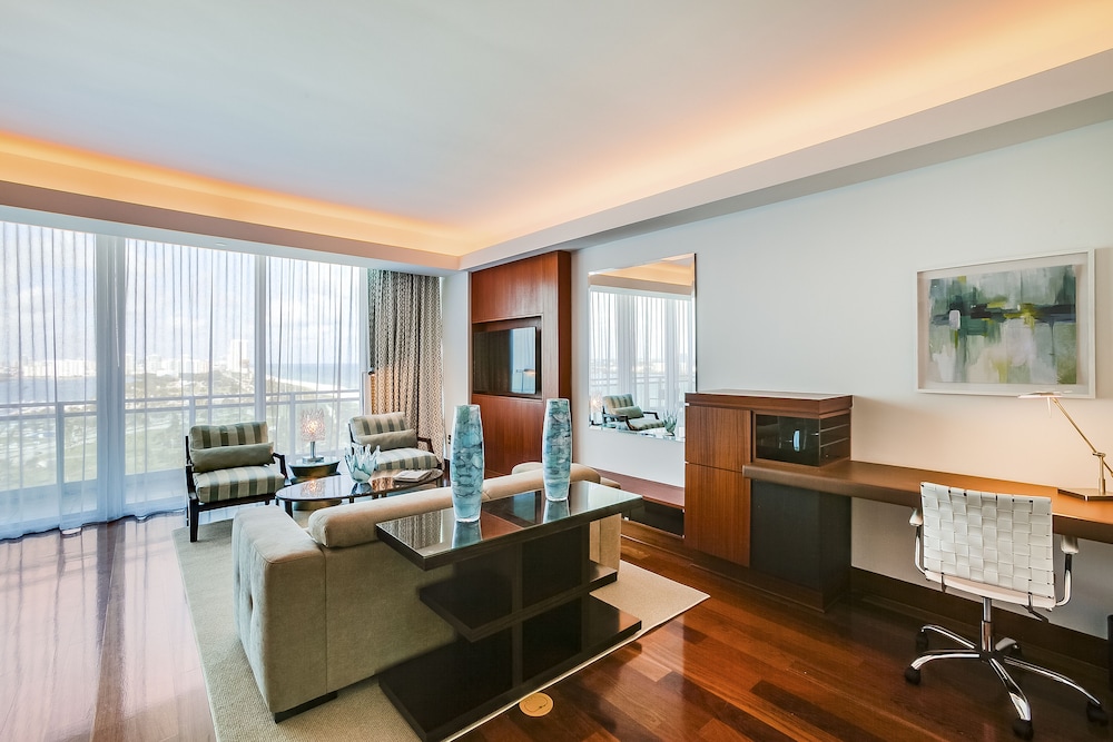  TOTALLY UPGRADED 5 ***** Privately Managed Suite at the Ritz Carlton 