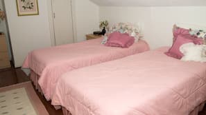 4 bedrooms, iron/ironing board, linens