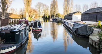 Roydon Marina Village Hotel