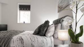 Iron/ironing board, free WiFi, linens