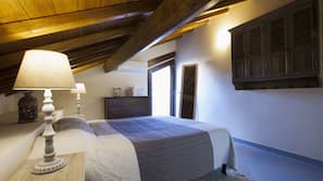 3 bedrooms, iron/ironing board, free cots/infant beds, free WiFi