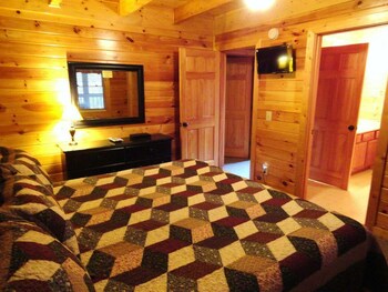 Country Charm 3 Br Cabin Reviews Photos Rates Ebookers Com