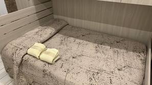 Free WiFi, linens
