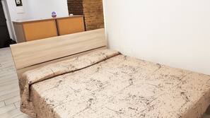 Free WiFi, linens