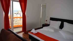 Cofres nos quartos, escrivaninha, Wi-Fi de cortesia, roupa de cama