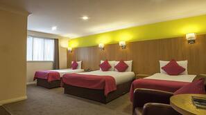 In-room safe, soundproofing, iron/ironing board, free WiFi