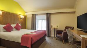 In-room safe, soundproofing, iron/ironing board, free WiFi
