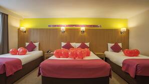 In-room safe, soundproofing, iron/ironing board, free WiFi