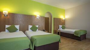 In-room safe, soundproofing, iron/ironing board, free WiFi