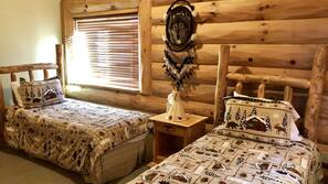 4 bedrooms, iron/ironing board, Internet, linens