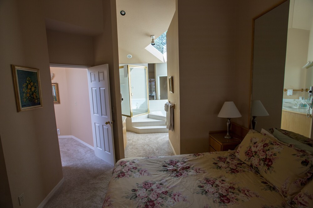 SKI SEASON IS HERE MANY GOOD DATEES AVAILABLE! SHORT DRIVE TO MT