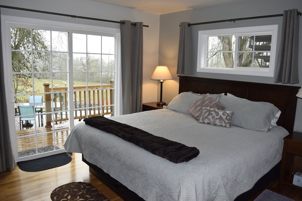 Carefully Restored Wilsonville Farmhouse next to Parks & Trails, 1 Mile