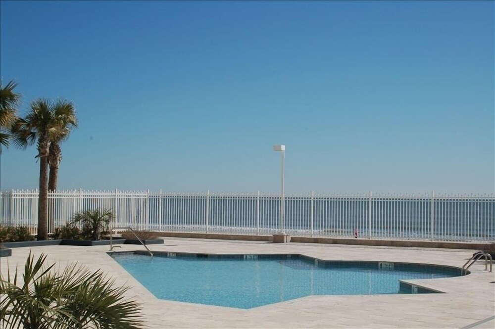 Oceanfront Condo - Fantastic Views, Beautiful Furnishings **