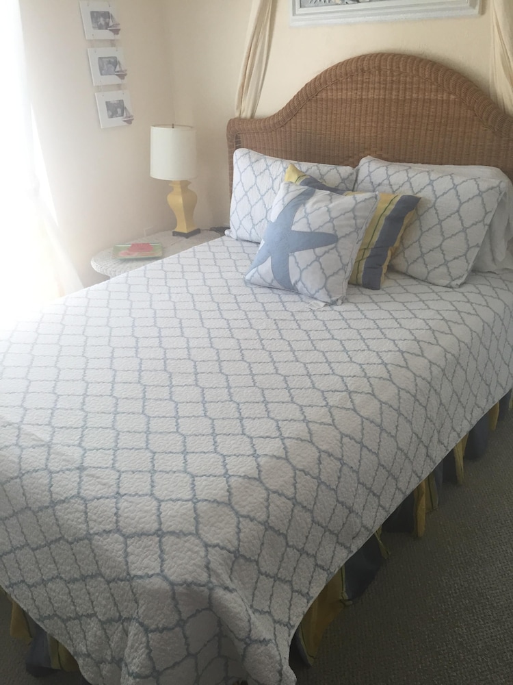 *Magical Pink House* Cedar Key Vrbo