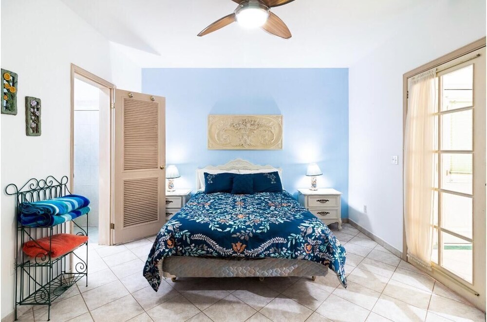 Come and visit “La Casa del Mar” at the beautiful calm beach at Kino