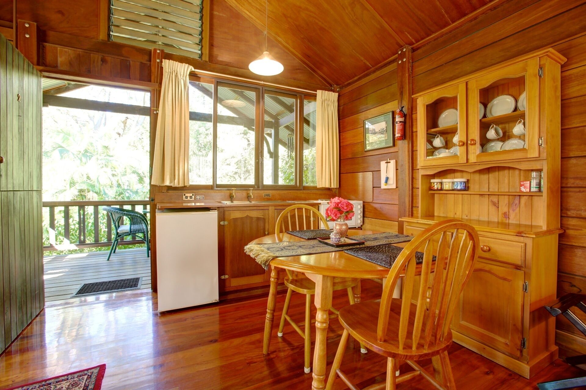 Koompartoo Retreat Romantic Timber Chalet 2