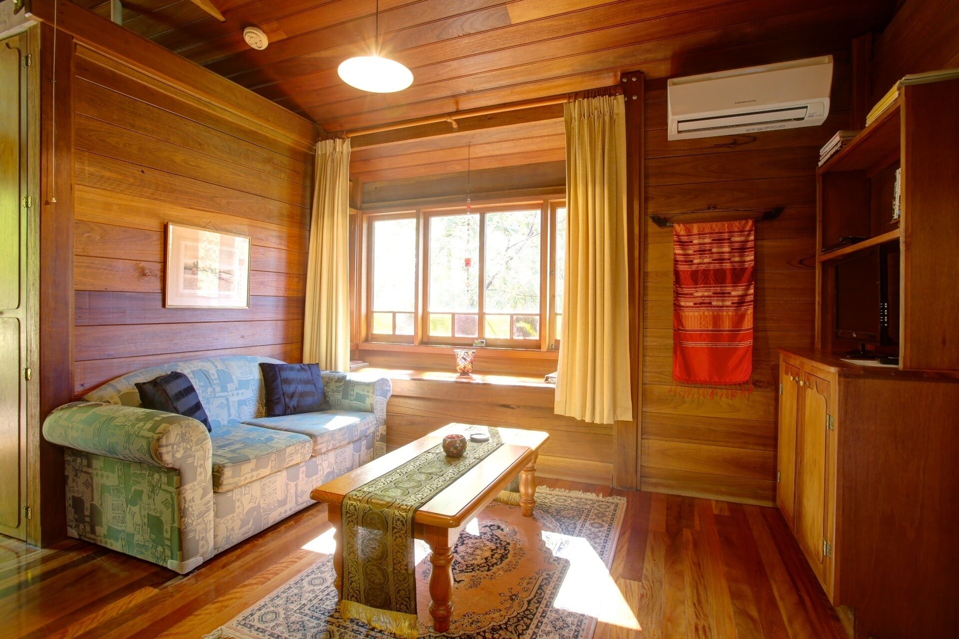 Koompartoo Retreat Romantic Timber Chalet 2