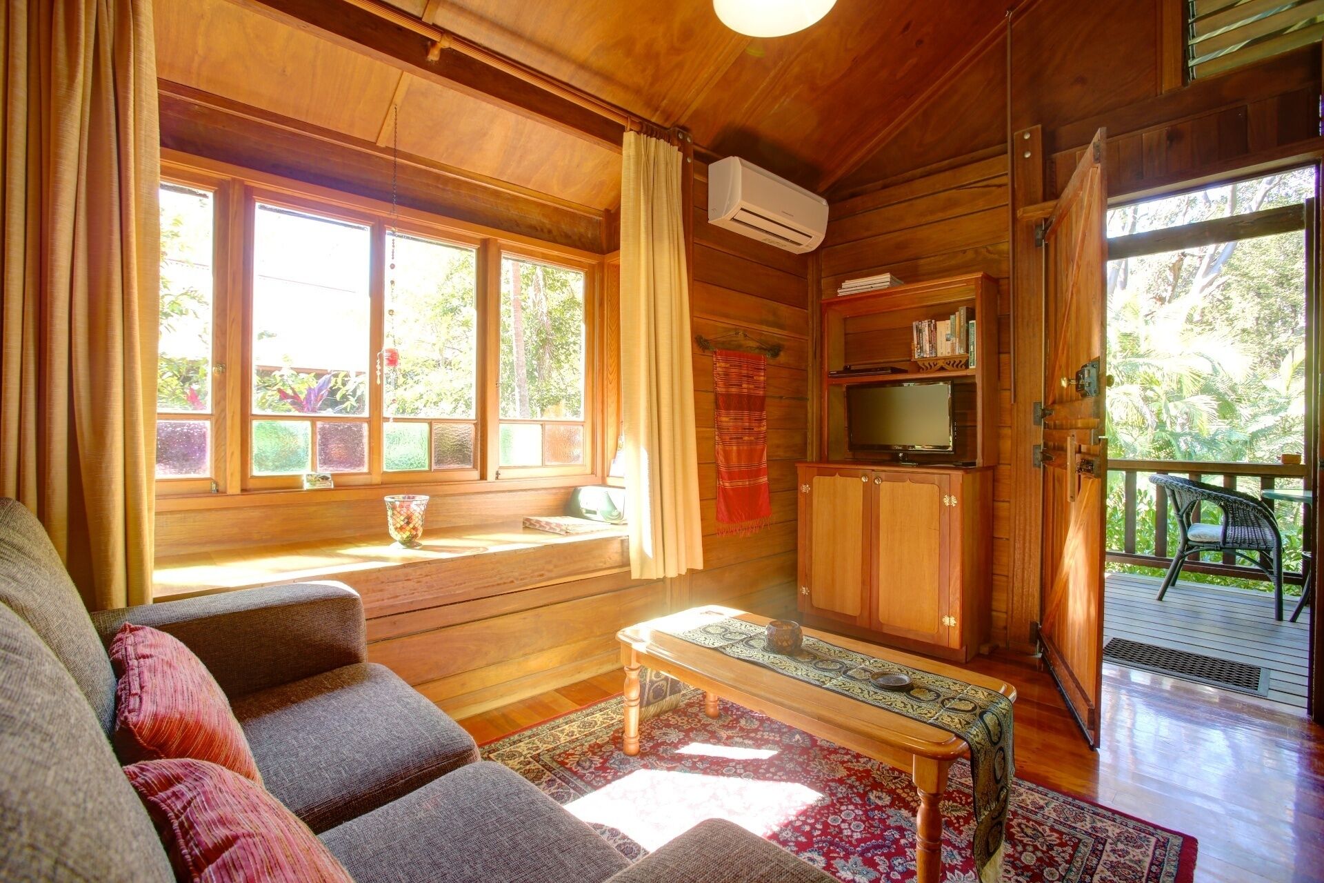 Koompartoo Retreat Romantic Timber Chalet 2