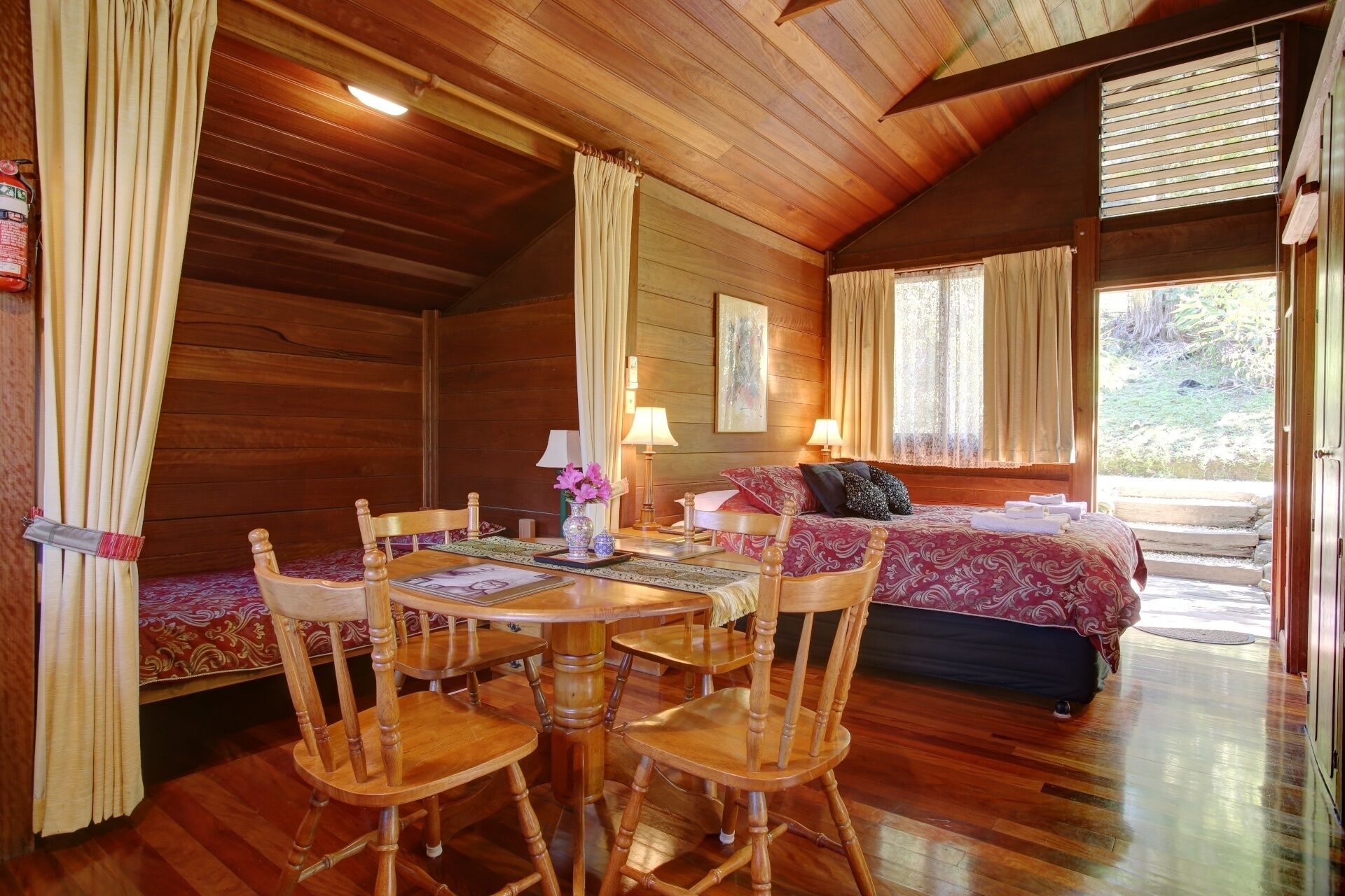 Koompartoo Retreat Romantic Timber Chalet 2