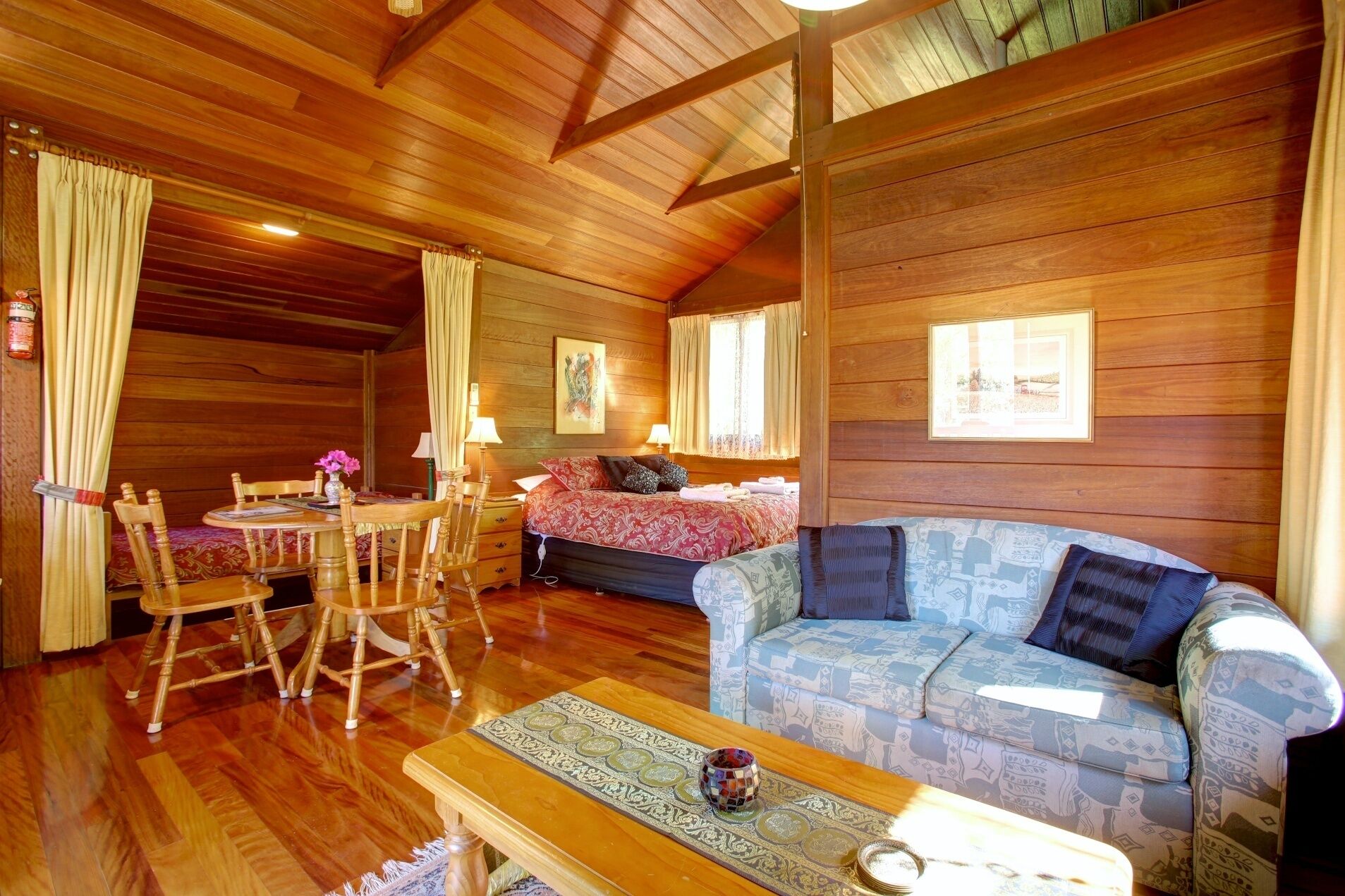 Koompartoo Retreat Romantic Timber Chalet 2