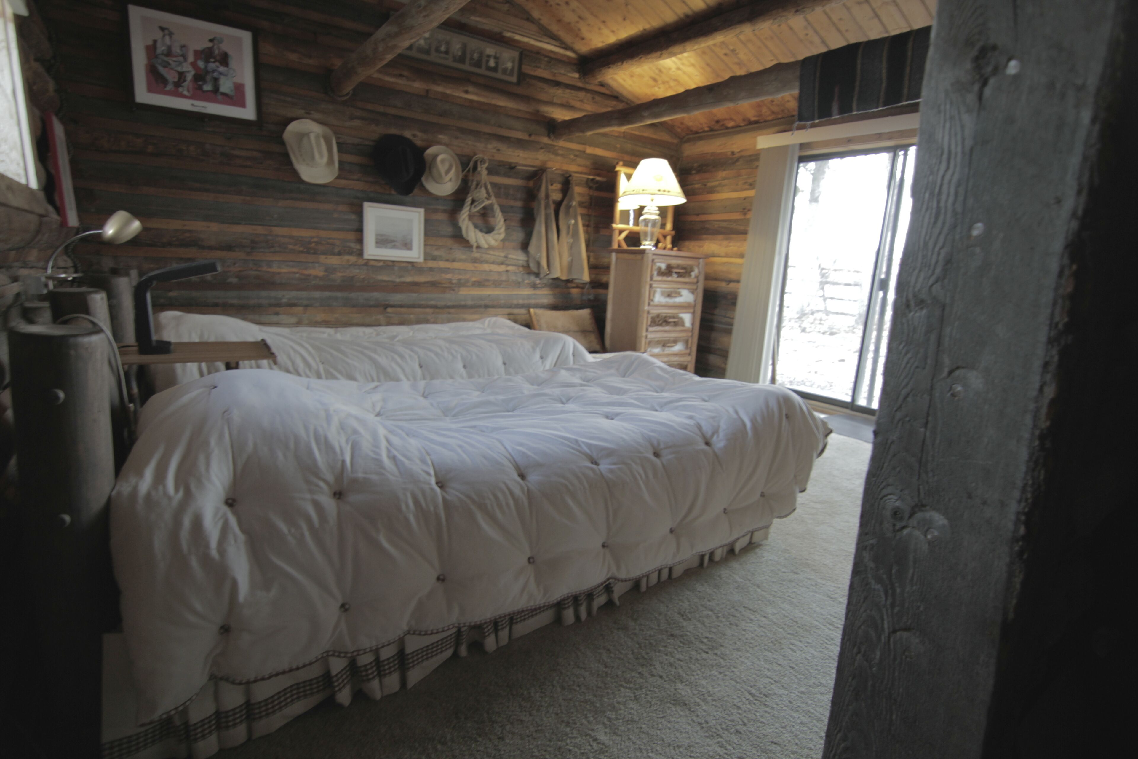 Large, Private & Charming retreat is ultimate upscale stay near Cody, Y.S. Park in Cody, United States