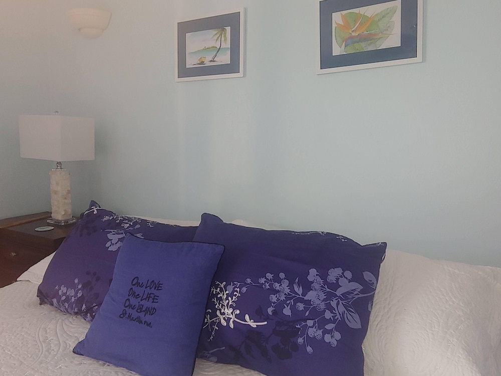 La Siesta Condo with Stunning Sea View, Pool and Elevator in Simpson