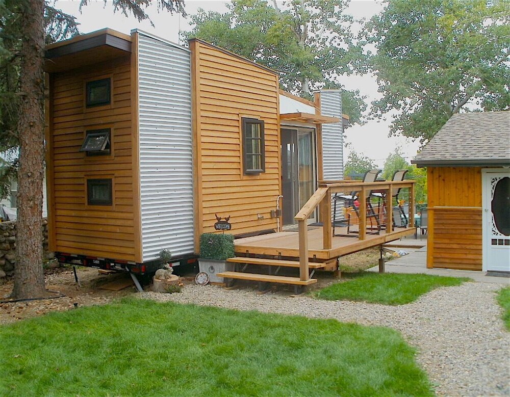 , DragonFly Tiny House - Regina Beach, Saskatchewan ***NOW OPEN WINTER***