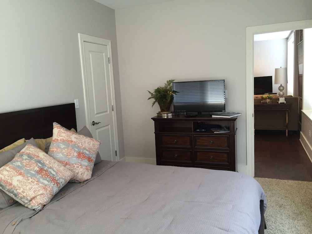 2 Bedroom Condo In The Historic Grover Hotel In Downtown