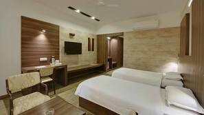 1 bedroom, in-room safe, desk, free WiFi