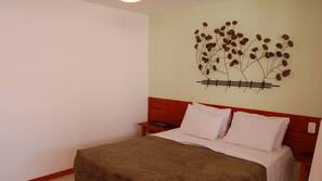 Minibar, in-room safe, free WiFi, linens