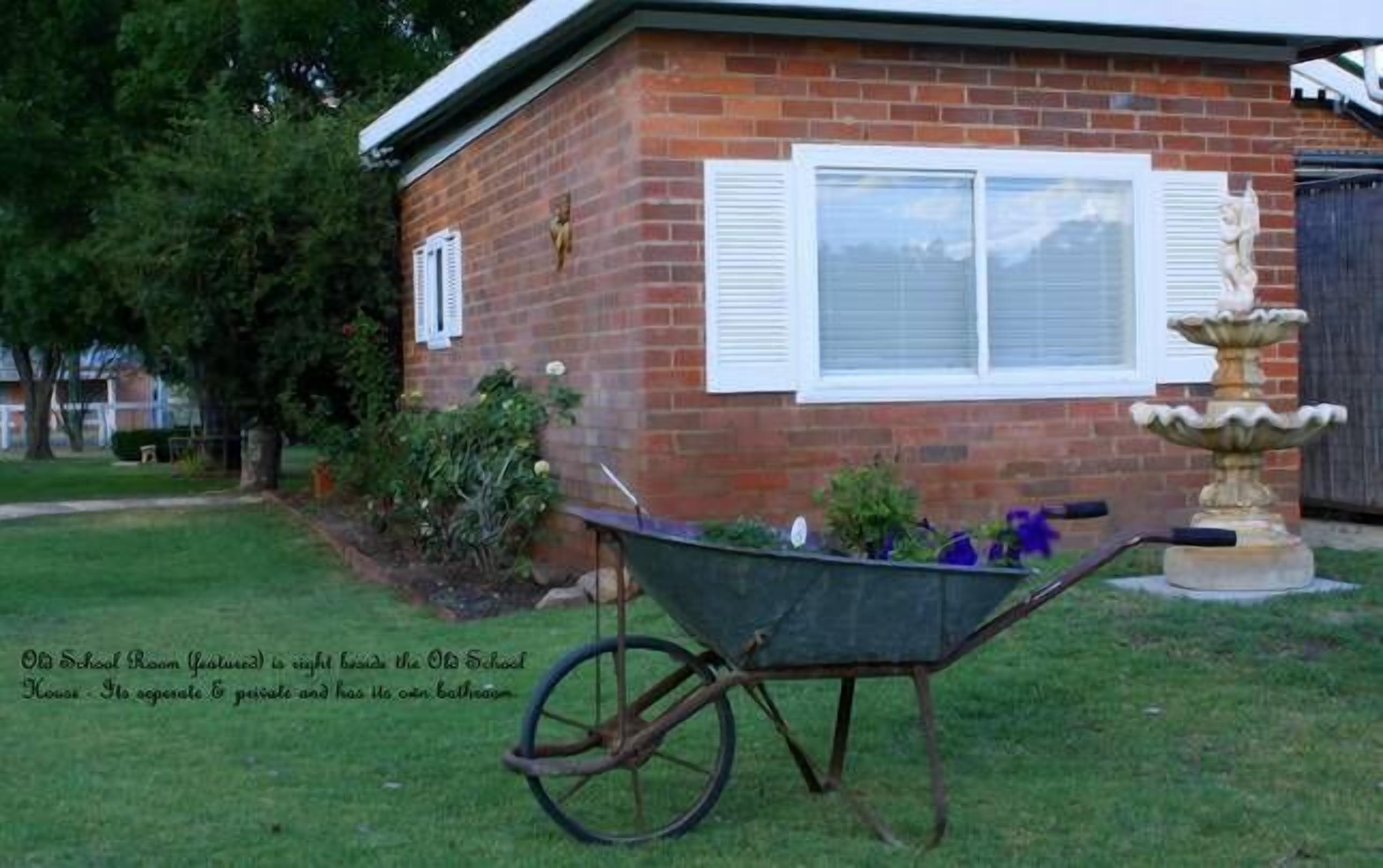 Double bed ensuite Old School