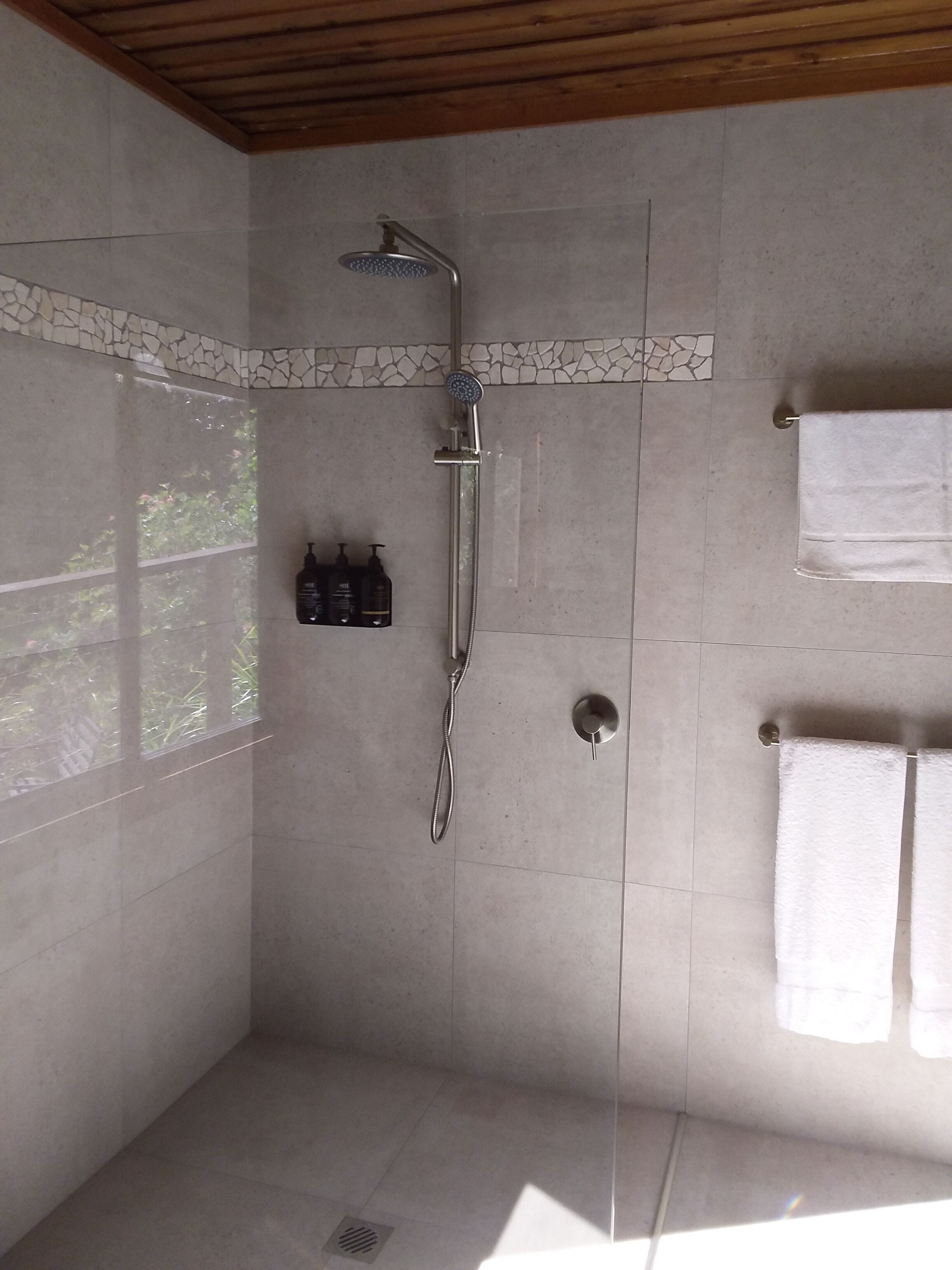 Waterfall Hideout-Rainforest Cabin for Couples