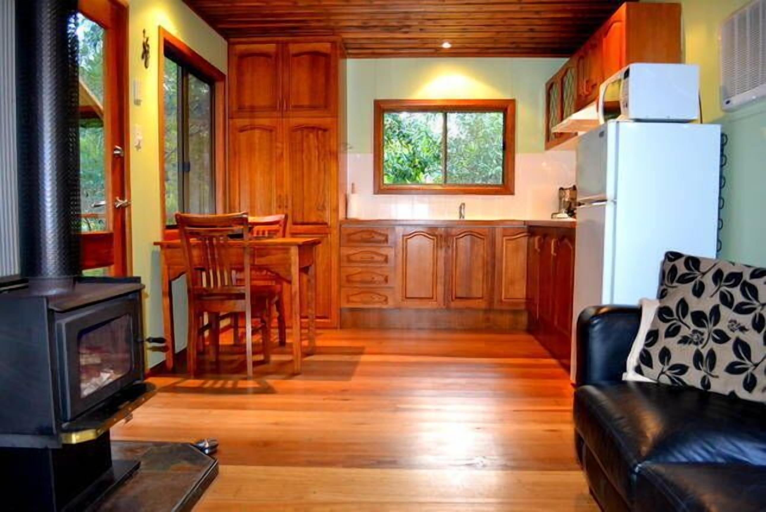 Waterfall Hideout-Rainforest Cabin for Couples