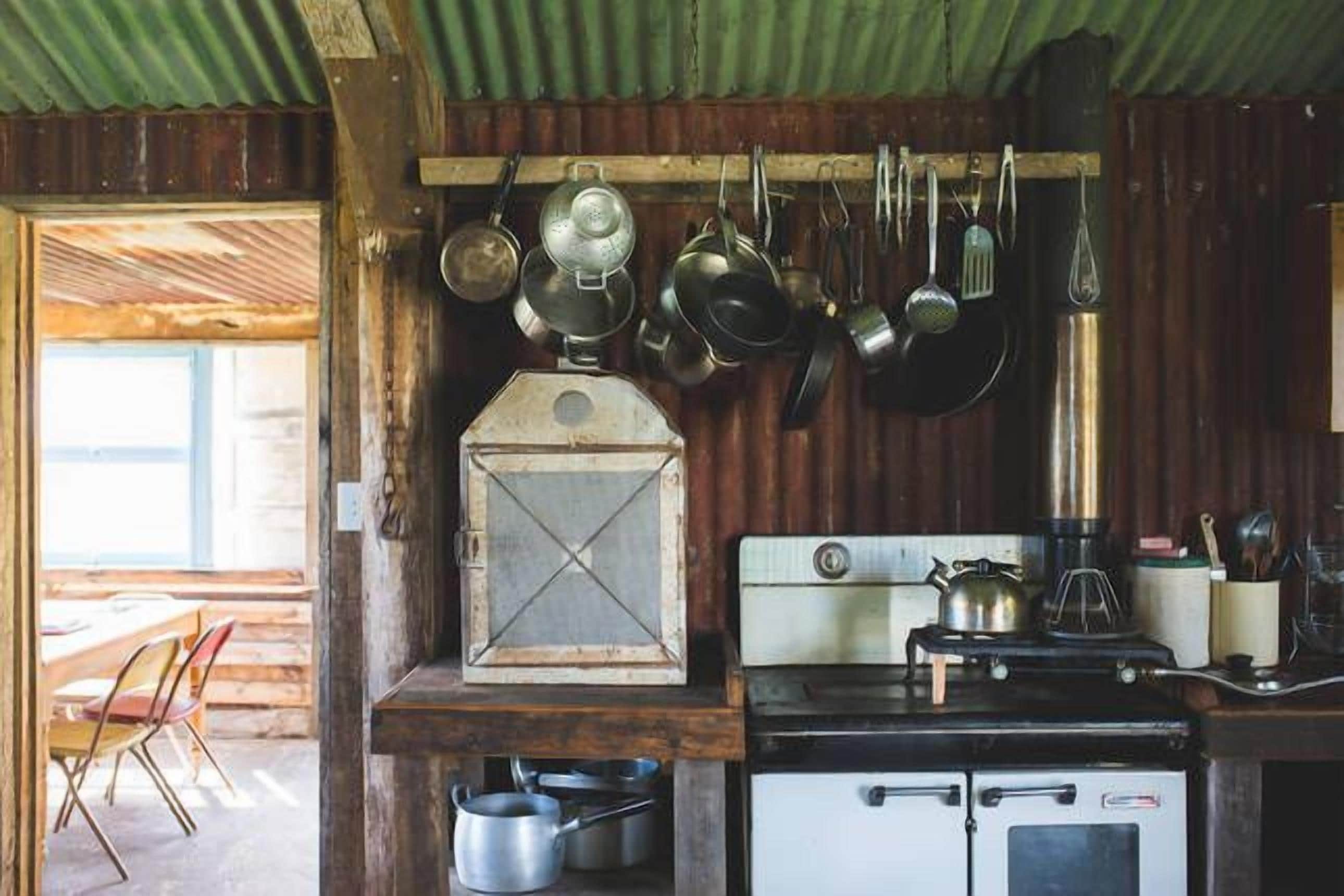 Hernani Wilderness Hut: WeilHouse Living