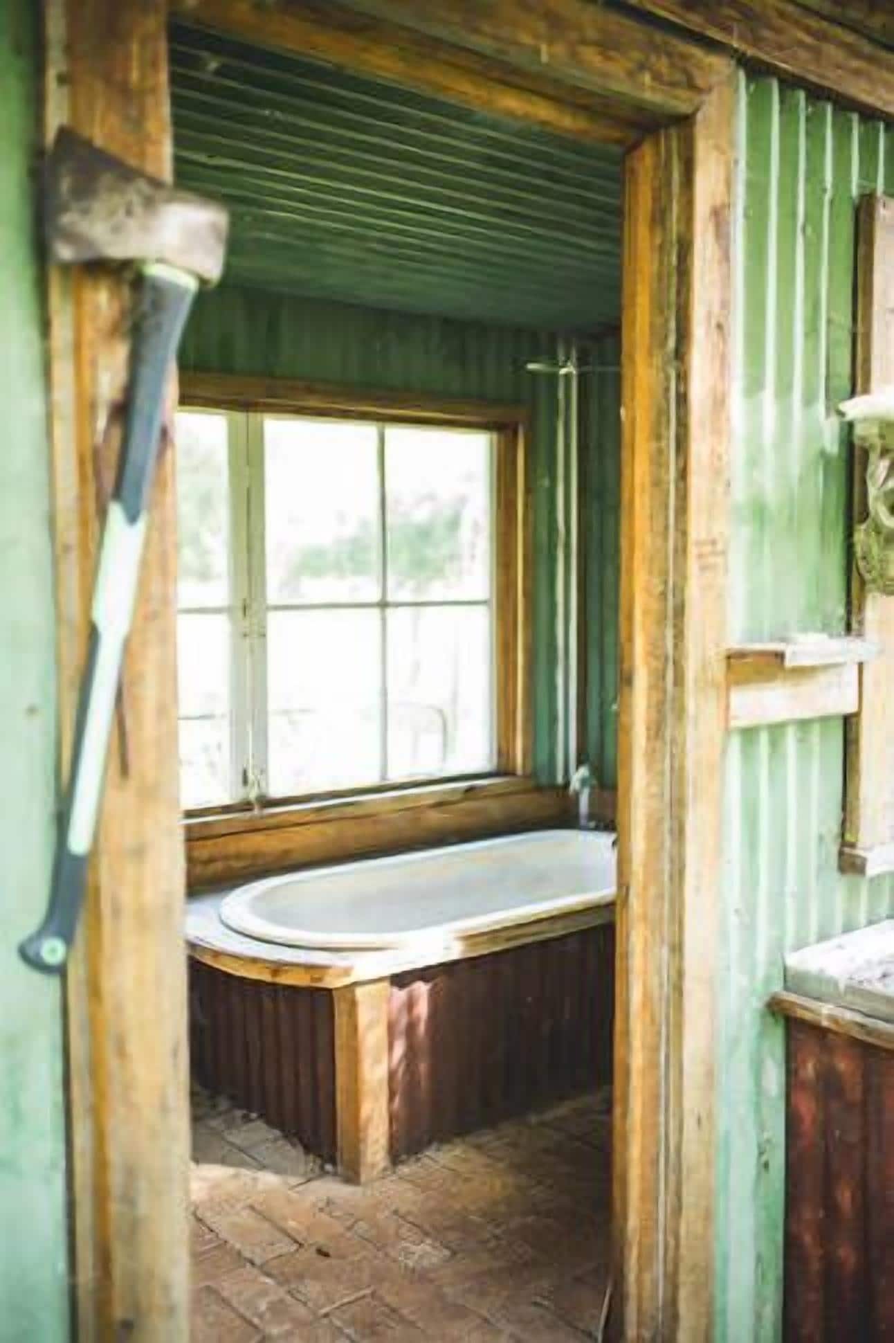 Hernani Wilderness Hut: WeilHouse Living