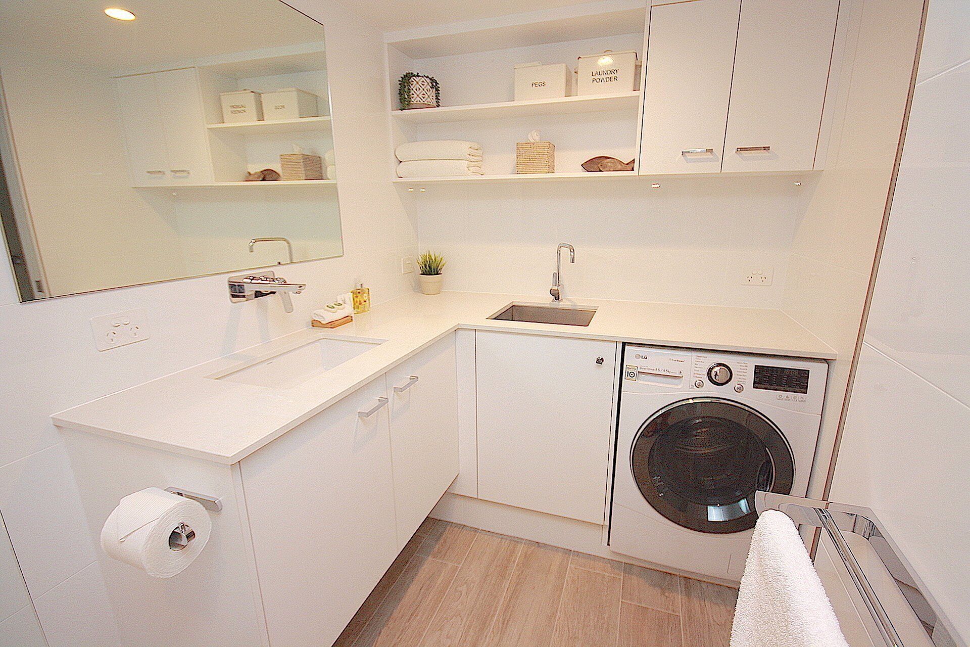 Cossies by the Sea - Pool, Air-con, Netflix, Wifi