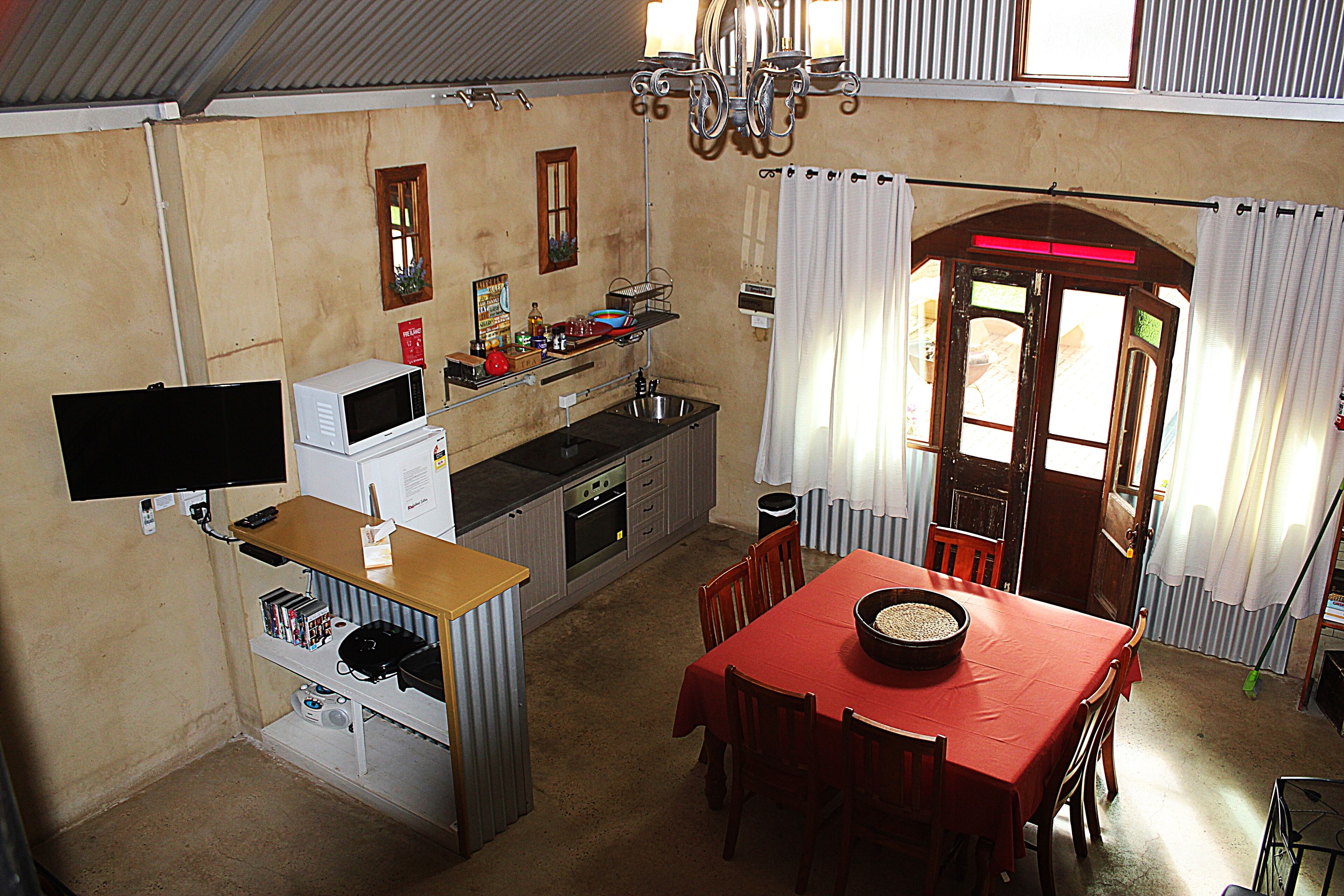 Cellar Guesthouse - Outback Cellar Dubbo
