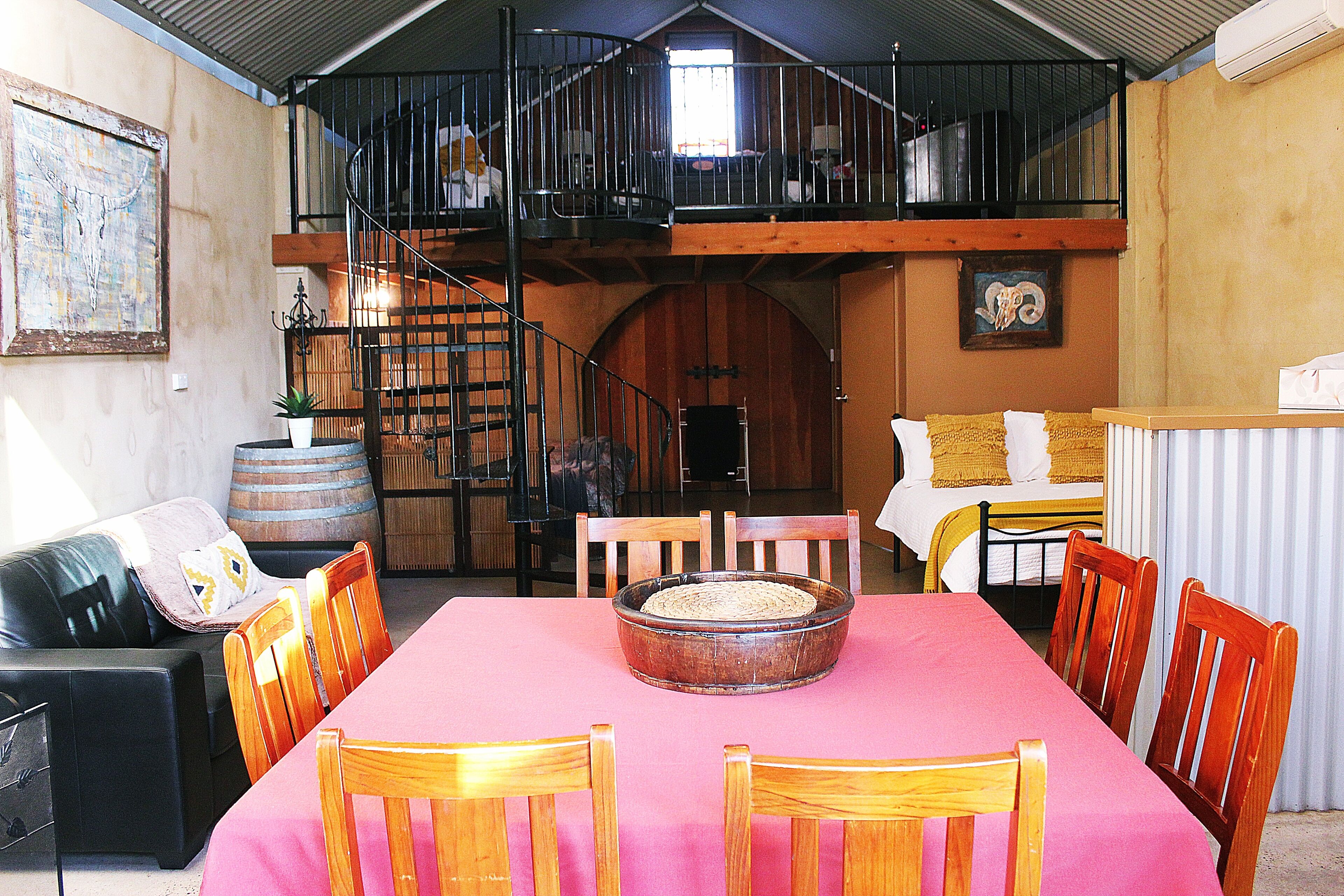 Cellar Guesthouse - Outback Cellar Dubbo