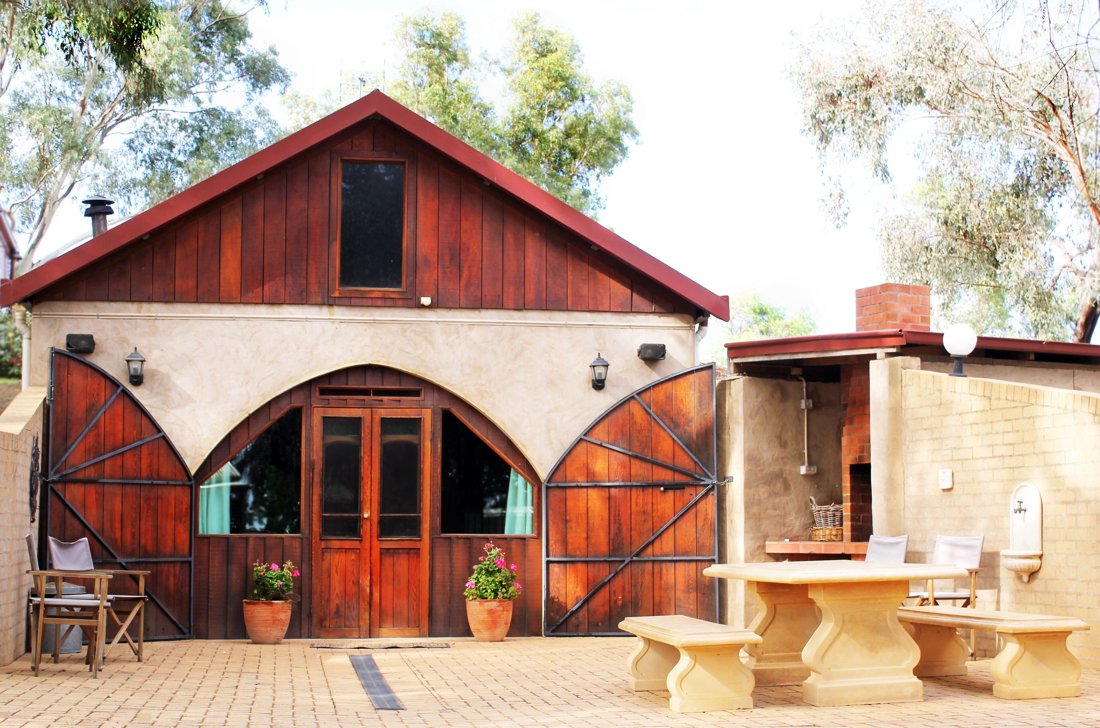 Cellar Guesthouse - Outback Cellar Dubbo