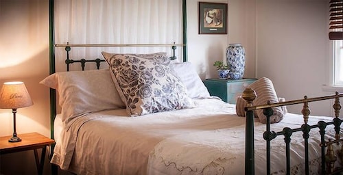 Tamarind Street Cottage