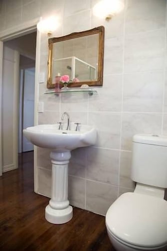 Tamarind Street Cottage