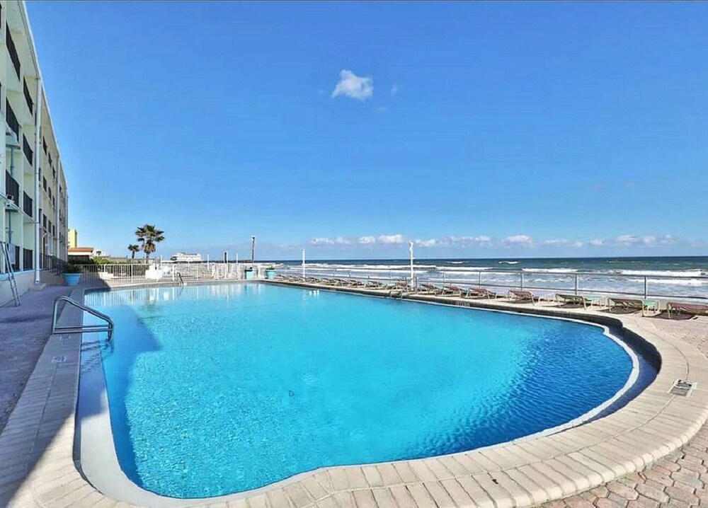 Daytona Inn Studios In Daytona Beach Hotel Rates Reviews - 