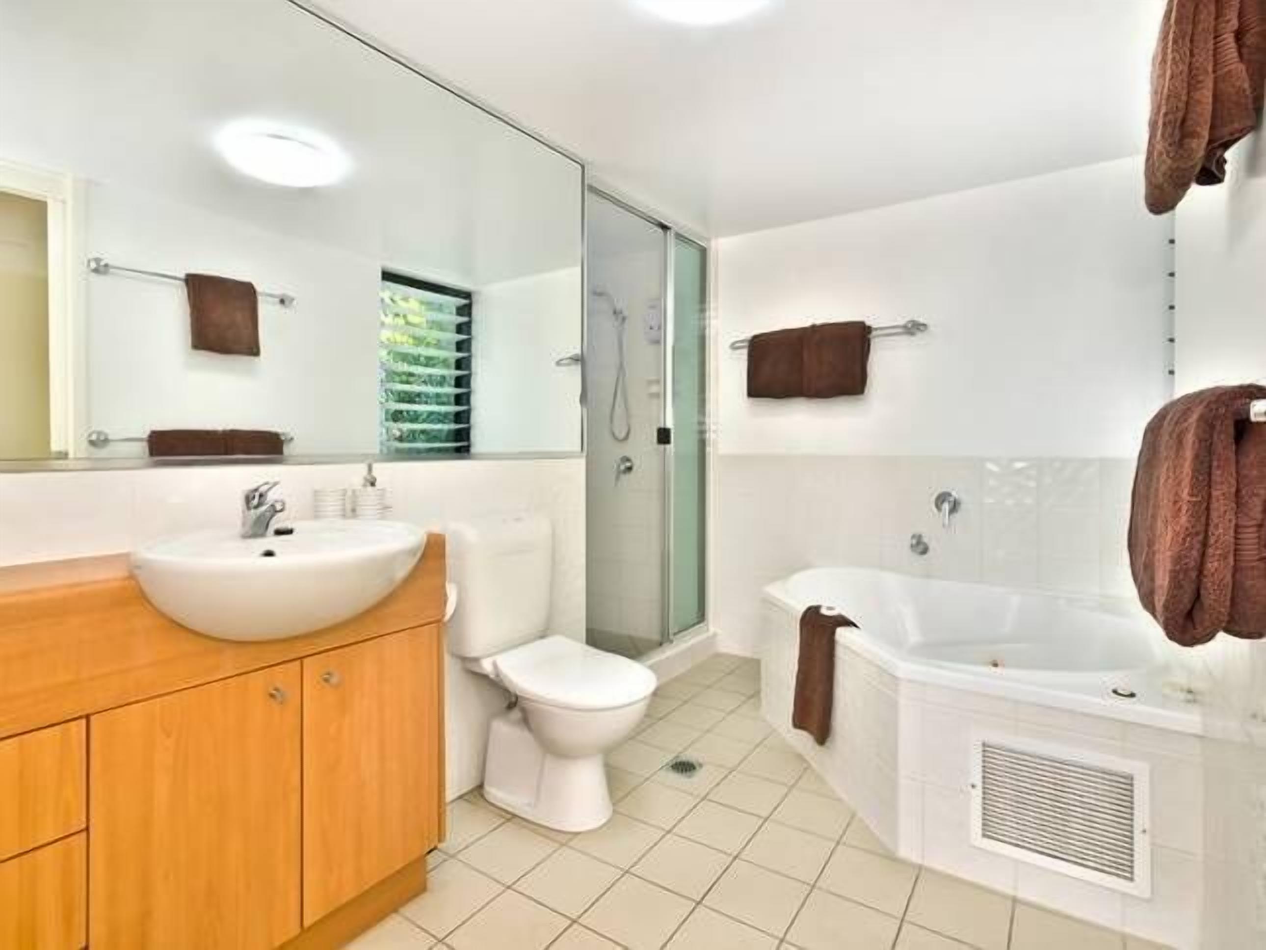 Oasis 18 - Hamilton Island