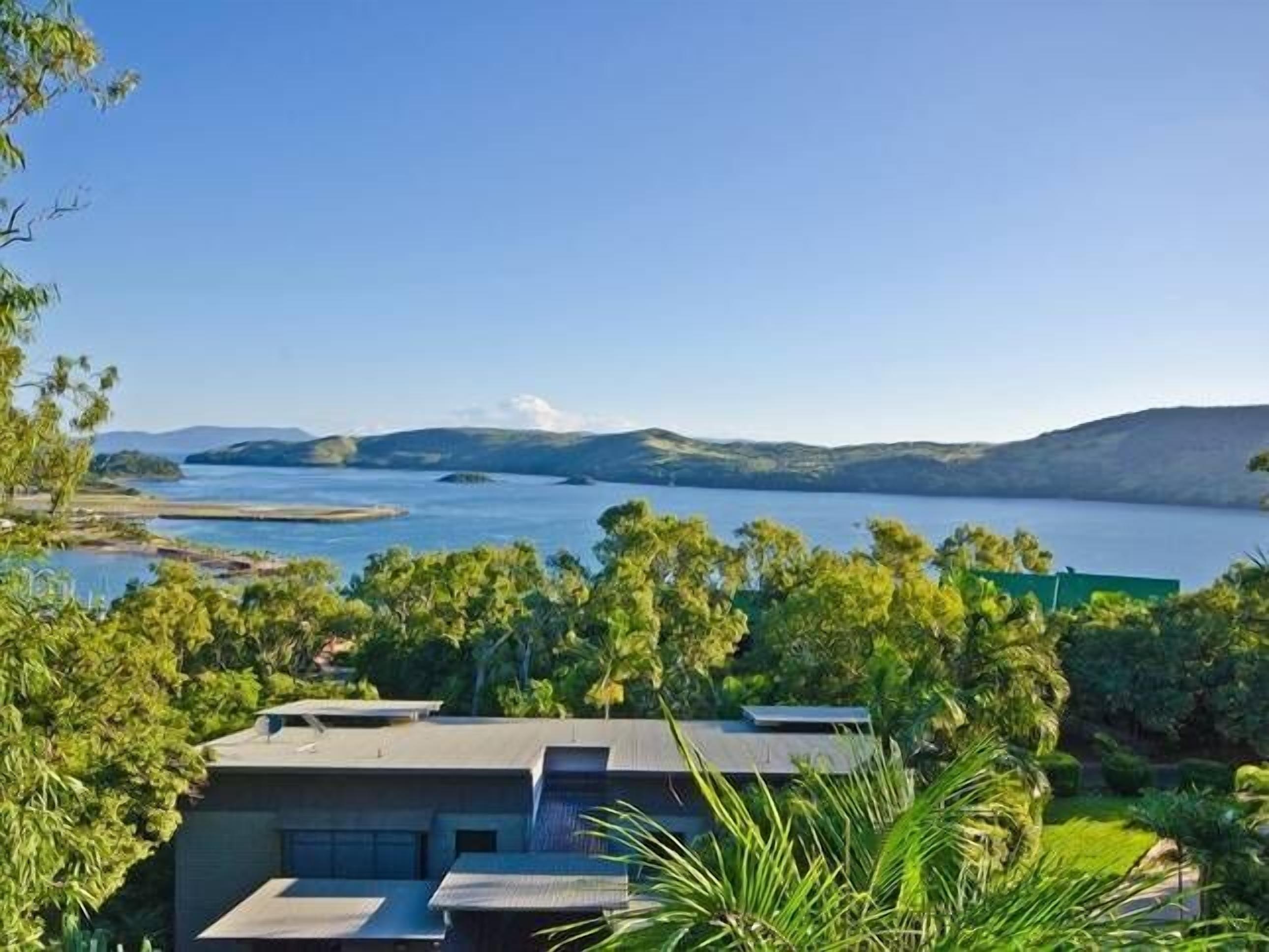 Oasis 18 - Hamilton Island
